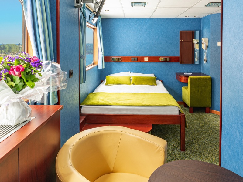 Main Deck Suite Double Bed CAT. B